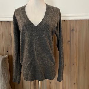 Banana republic 100% cashmere sweater v neck gray S